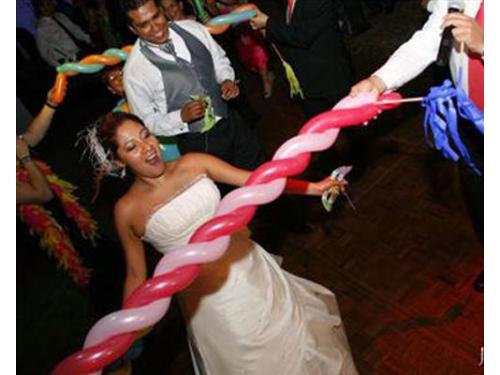 Disfrutando de la fiesta de bodas Disfrutando de la fiesta de bodas