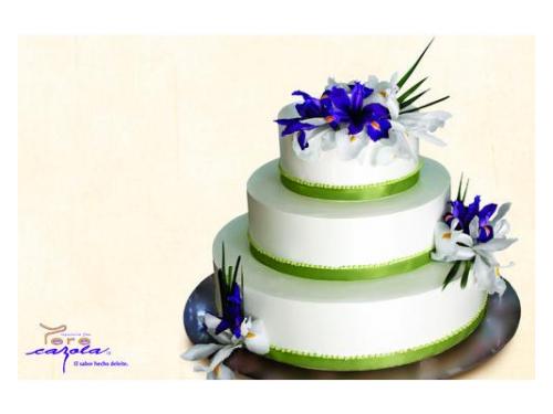 Pastel con detalles florales Pastel con detalles florales