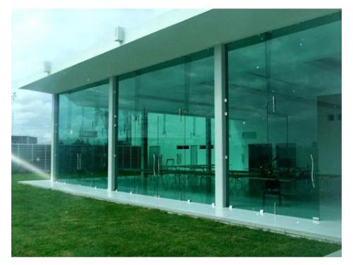 Ventanales del salón de eventos Ventanales del salón de eventos